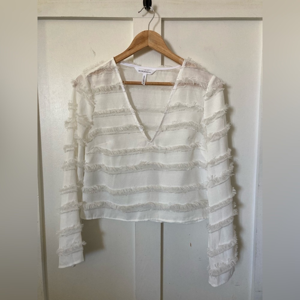 Bcbgeneration white cropped tapered long sleeve blouse shabby chic XS